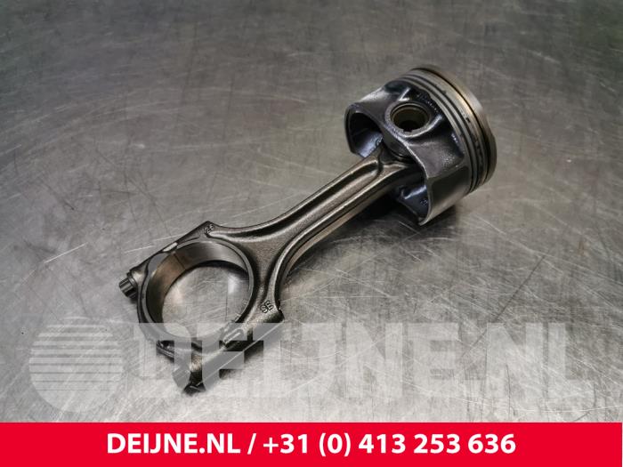 Usagé Piston Volvo XC60 II (UZ) 2.0 T5 16V Prix € 125,00 Règlement à la marge proposé par van Deijne Onderdelen Uden B.V.