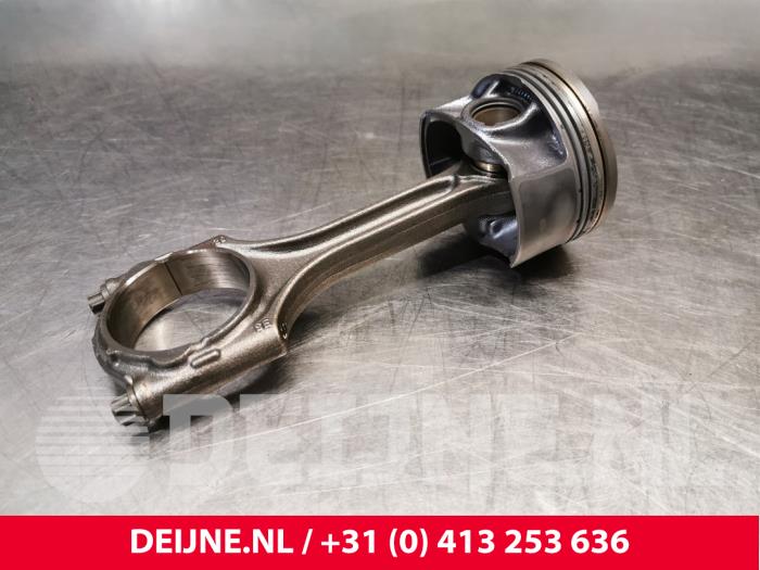 Usagé Piston Volvo XC60 II (UZ) 2.0 T5 16V Prix € 125,00 Règlement à la marge proposé par van Deijne Onderdelen Uden B.V.