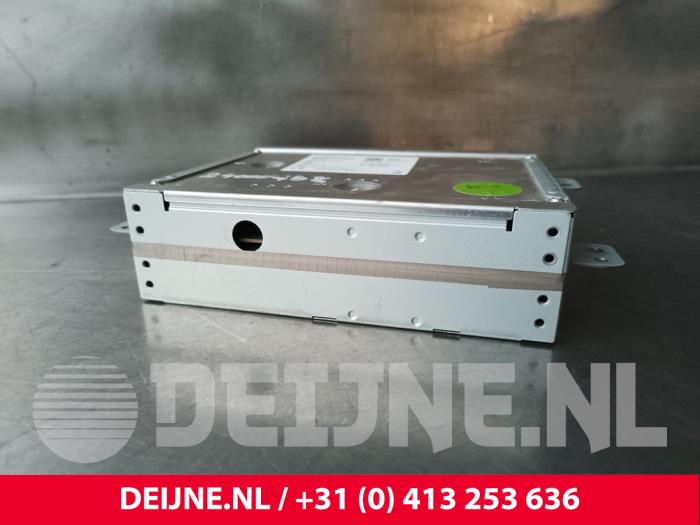 Używane Radio Lynk &amp; Co 01 1.5 PHEV Cena € 302,50 Z VAT oferowane przez van Deijne Onderdelen Uden B.V.