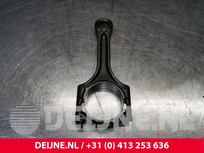 Używane Korbowód Volvo XC60 II (UZ) 2.0 T5 16V Cena € 121,00 Z VAT oferowane przez van Deijne Onderdelen Uden B.V.