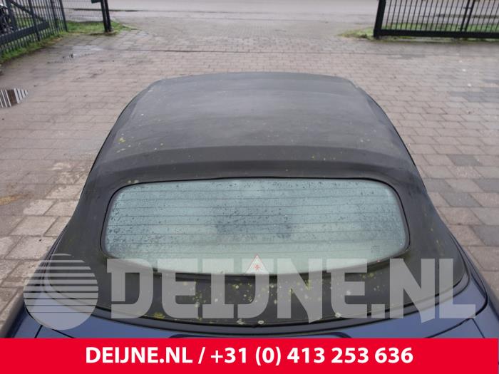 Używane Miekki dach cabrio Volvo C70 (NC) 2.0 T 20V Cena € 600,00 Procedura marży oferowane przez van Deijne Onderdelen Uden B.V.