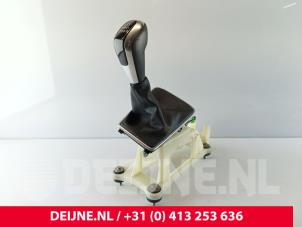 Używane Dzwignia zmiany biegów Volvo V40 (MV) 2.0 D2 16V Cena € 75,00 Procedura marży oferowane przez van Deijne Onderdelen Uden B.V.