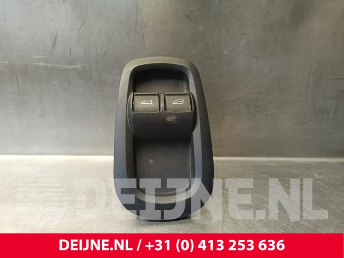 Usados Interruptor de ventanilla eléctrica Ford Transit Custom 2.0 TDCi 16V Eco Blue 170 Precio € 36,30 IVA incluido ofrecido por van Deijne Onderdelen Uden B.V.