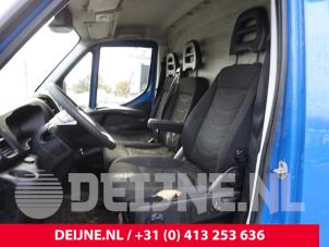 Usagé Siège gauche Iveco New Daily VI 35C17, 35S17, 40C17, 50C17, 65C17, 70C17 Prix € 423,50 Prix TTC proposé par van Deijne Onderdelen Uden B.V.