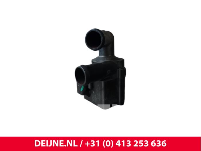 Begagnade Vattenpump Lynk &amp; Co 01 1.5 PHEV Pris € 60,50 Inklusive moms erbjuds av van Deijne Onderdelen Uden B.V.