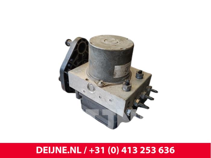Begagnade ABS-pump Mercedes Sprinter 3,5t (907.6/910.6) 316 CDI 2.1 D RWD Pris € 242,00 Inklusive moms erbjuds av van Deijne Onderdelen Uden B.V.