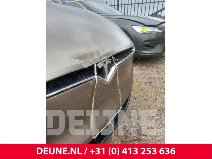Usados Capó Tesla Model X P90D Precio € 786,50 IVA incluido ofrecido por van Deijne Onderdelen Uden B.V.
