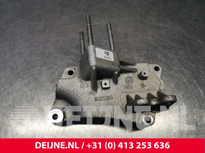 Used Engine mount Opel Combo 1.3 CDTI 16V Price € 36,30 Inclusive VAT offered by van Deijne Onderdelen Uden B.V.