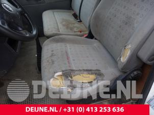 Używane Fotel lewy Volkswagen Transporter/Caravelle T4 1.9 TDI Cena € 60,50 Z VAT oferowane przez van Deijne Onderdelen Uden B.V.