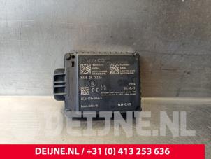 Używane Czujnik aktywnego tempomatu (zdalny) Lynk &amp; Co 01 1.5 PHEV Cena € 254,10 Z VAT oferowane przez van Deijne Onderdelen Uden B.V.