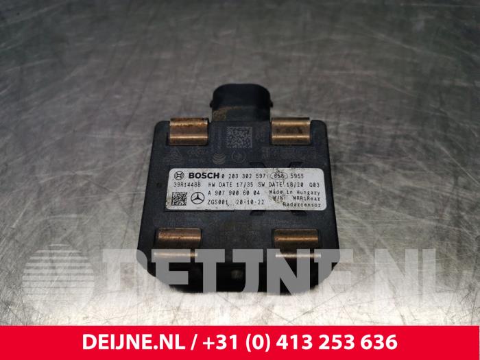 Begagnade Radarsensor Mercedes Sprinter 5t (907.6) 514 CDI 2.1 D RWD Pris € 211,75 Inklusive moms erbjuds av van Deijne Onderdelen Uden B.V.