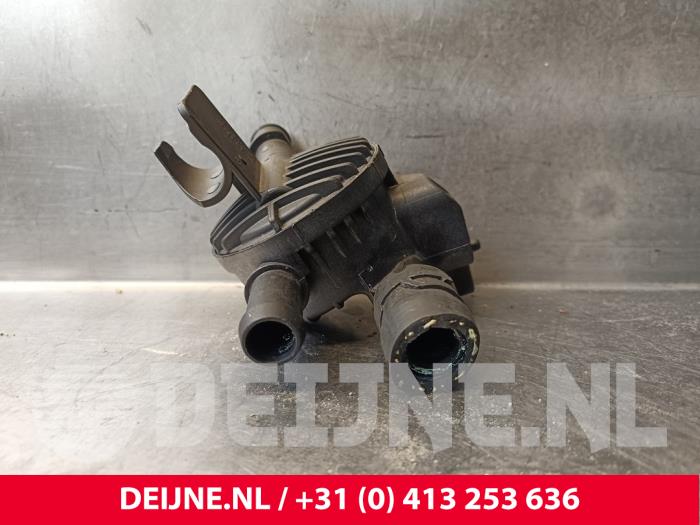 Begagnade Extra vattenpump Volvo V60 II (ZW) 2.0 B3 16V Mild Hybrid Pris € 84,70 Inklusive moms erbjuds av van Deijne Onderdelen Uden B.V.