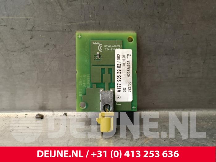 Używane Antena Mercedes Sprinter 5t (907.6) 514 CDI 2.1 D RWD Cena € 12,10 Z VAT oferowane przez van Deijne Onderdelen Uden B.V.