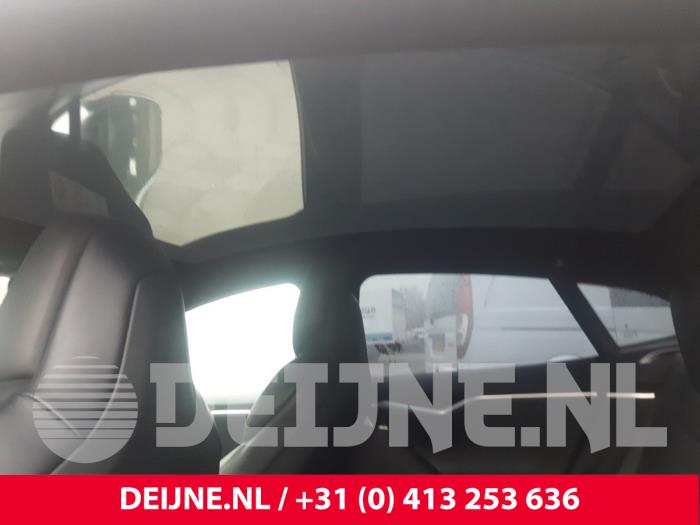 Używane Dach panoramiczny Tesla Model S 75 Cena € 544,50 Z VAT oferowane przez van Deijne Onderdelen Uden B.V.