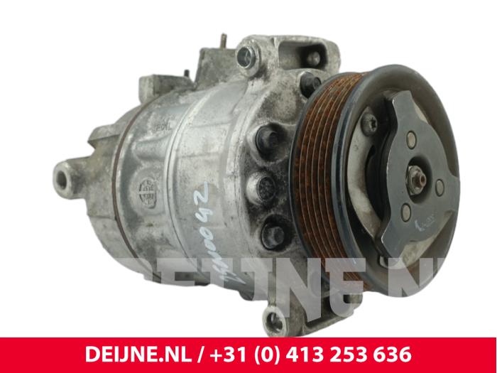 Usagé Compresseur de clim Volkswagen Transporter/Caravelle T6 2.0 TDI 150 Prix € 90,75 Prix TTC proposé par van Deijne Onderdelen Uden B.V.
