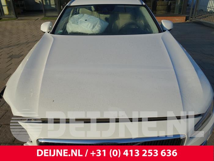 Używane Maska Volvo V90 II (PW) 2.0 D3 16V Cena € 750,00 Procedura marży oferowane przez van Deijne Onderdelen Uden B.V.