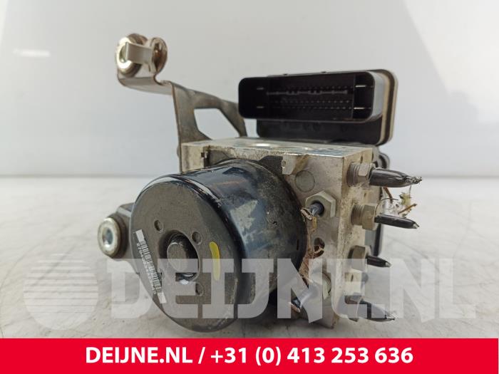 Gebrauchte ABS Pumpe Volvo V60 I (FW/GW) 2.0 D3 20V Preis auf Anfrage angeboten von van Deijne Onderdelen Uden B.V.