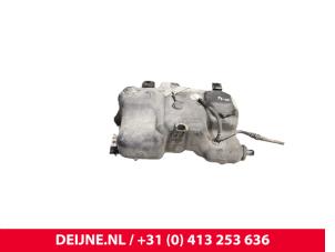 Usagé Réservoir Adblue Renault Trafic (1FL/2FL/3FL/4FL) 1.6 dCi 145 Twin Turbo Prix € 423,50 Prix TTC proposé par van Deijne Onderdelen Uden B.V.