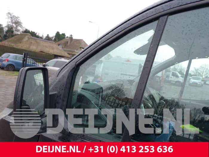 Usados Ventanilla triangular izquierda delante Ford Transit Custom 2.2 TDCi 16V Precio € 54,45 IVA incluido ofrecido por van Deijne Onderdelen Uden B.V.