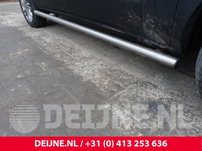 Używane Panel boczny Fiat Doblo (263) 1.3 D Multijet Cena € 242,00 Z VAT oferowane przez van Deijne Onderdelen Uden B.V.