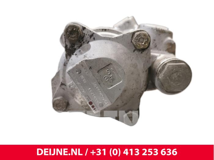 Usagé Pompe de direction Iveco New Daily III 50C17 Prix € 90,75 Prix TTC proposé par van Deijne Onderdelen Uden B.V.