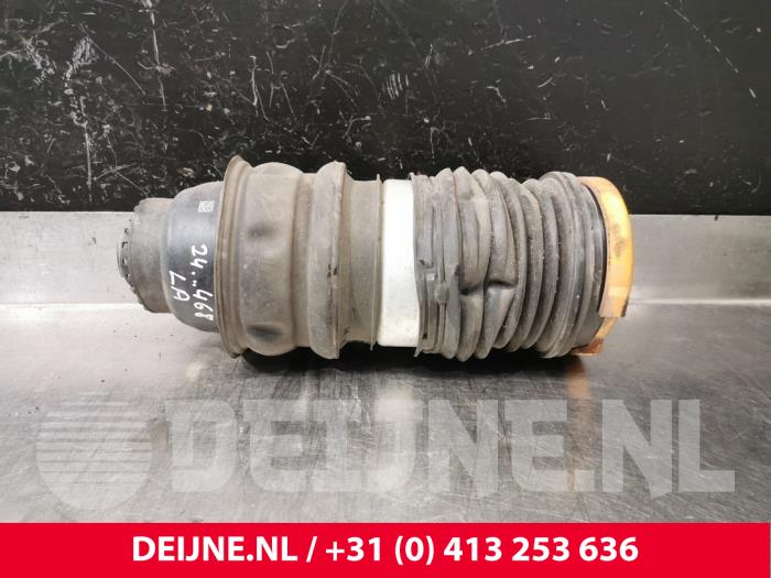 Używane Miech Porsche Taycan Cross Turismo (Y1B) 4S Performance Battery Plus Cena € 665,50 Z VAT oferowane przez van Deijne Onderdelen Uden B.V.