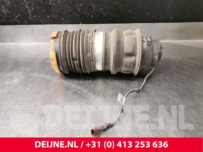 Używane Miech Porsche Taycan Cross Turismo (Y1B) 4S Performance Battery Plus Cena € 665,50 Z VAT oferowane przez van Deijne Onderdelen Uden B.V.