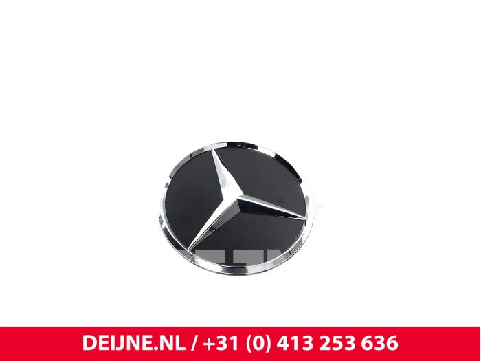 Nowe Emblemat Mercedes Sprinter Cena € 31,46 Z VAT oferowane przez van Deijne Onderdelen Uden B.V.
