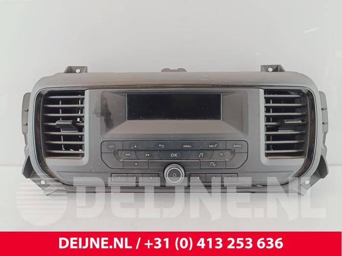 Używane Radio Toyota ProAce Verso 1.5 D-4D 120 Cena € 108,90 Z VAT oferowane przez van Deijne Onderdelen Uden B.V.
