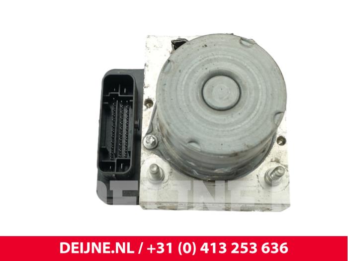 Używane Pompa ABS Volkswagen Transporter T6 2.0 TDI Cena € 363,00 Z VAT oferowane przez van Deijne Onderdelen Uden B.V.