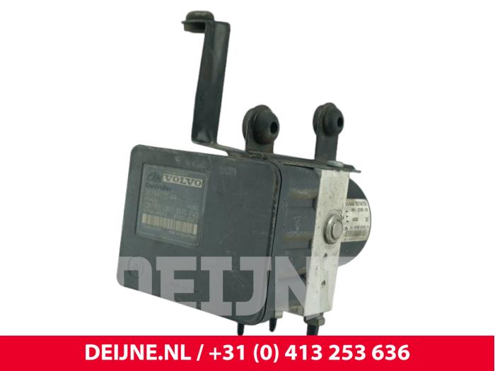Używane Pompa ABS Volvo C70 (MC) 2.4 D5 20V Autom. Cena € 50,00 Procedura marży oferowane przez van Deijne Onderdelen Uden B.V.