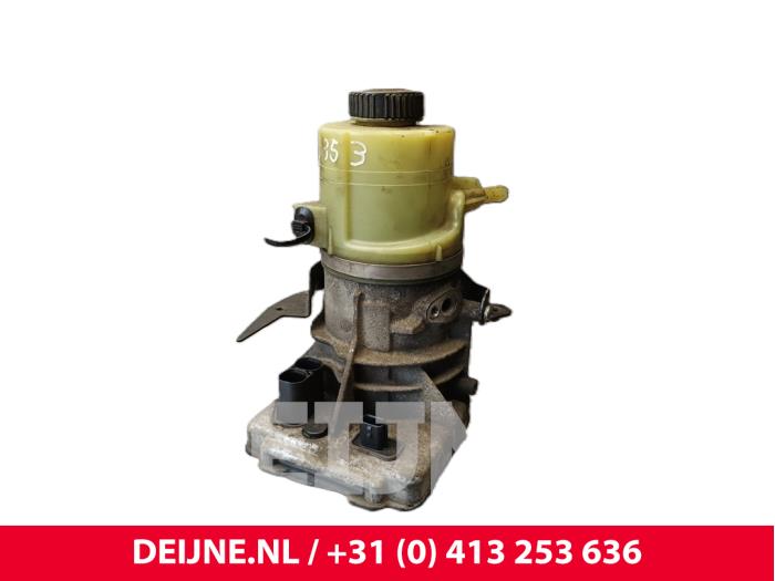 Usagé Pompe de direction Opel Vivaro 1.6 CDTI 115 Prix € 332,75 Prix TTC proposé par van Deijne Onderdelen Uden B.V.