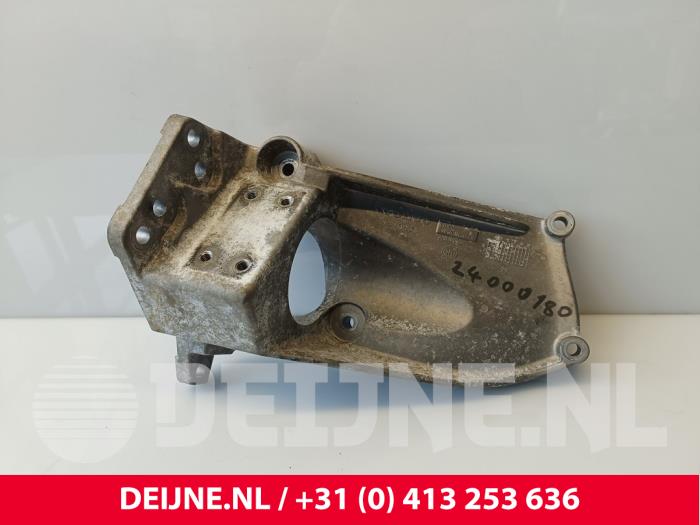 Used Engine mount Volvo XC60 II (UZ) 2.0 T8 16V Hybrid AWD Price € 25,00 Margin scheme offered by van Deijne Onderdelen Uden B.V.