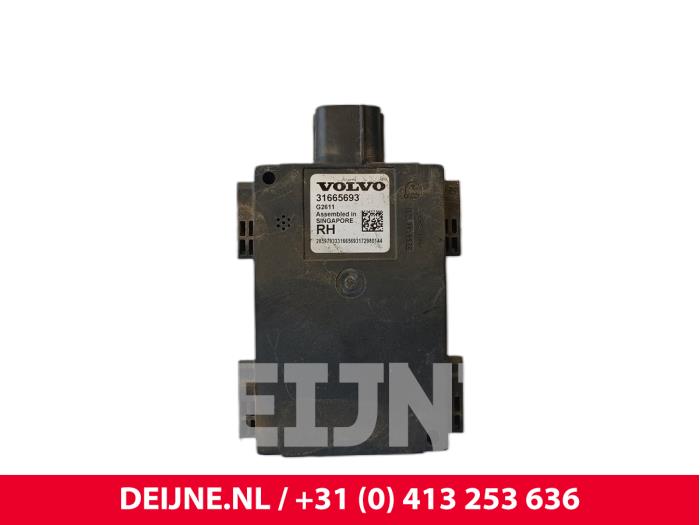 Begagnade Dödvinkelsensor Volvo XC60 II (UZ) 2.0 T8 16V Hybrid AWD Pris € 250,00 Marginaltabell erbjuds av van Deijne Onderdelen Uden B.V.