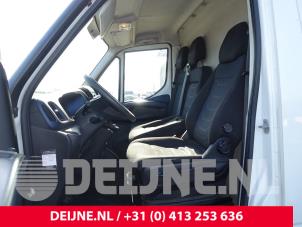 Usagé Siège gauche Iveco New Daily VI 33S14, 35C14, 35S14 Prix € 1.028,50 Prix TTC proposé par van Deijne Onderdelen Uden B.V.