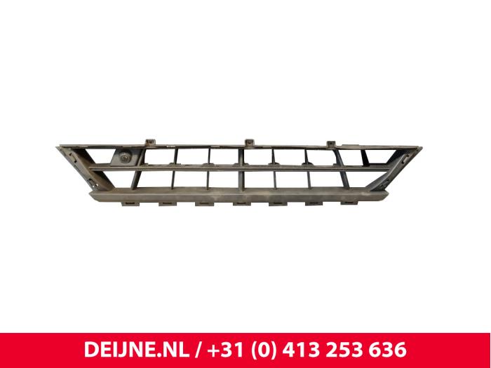 Begagnade Stötfångargrill Ford Transit Custom 2.2 TDCi 16V Pris € 36,30 Inklusive moms erbjuds av van Deijne Onderdelen Uden B.V.