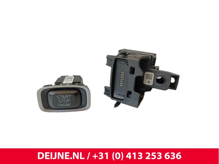 Używane Modul keyless vehicle Volvo V40 (MV) 1.6 D2 Cena € 40,00 Procedura marży oferowane przez van Deijne Onderdelen Uden B.V.