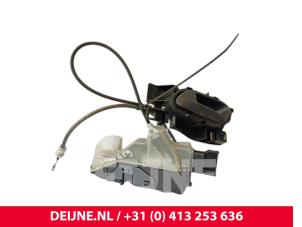 Begagnade Låsmekanism, bakdörr, minibuss/van Peugeot Partner (EF/EU) 1.6 BlueHDi 100 Pris € 84,70 Inklusive moms erbjuds av van Deijne Onderdelen Uden B.V.