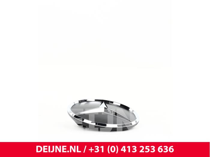 Nowe Emblemat Mercedes Sprinter Cena € 31,46 Z VAT oferowane przez van Deijne Onderdelen Uden B.V.