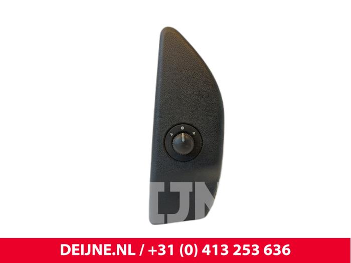 Używane Przelacznik lusterka Fiat Doblo Cargo (263) 1.3 D Multijet Cena € 24,20 Z VAT oferowane przez van Deijne Onderdelen Uden B.V.