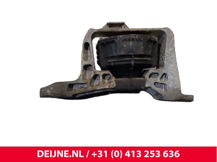 Used Engine mount Volvo V50 (MW) 1.8 16V Price € 30,00 Margin scheme offered by van Deijne Onderdelen Uden B.V.