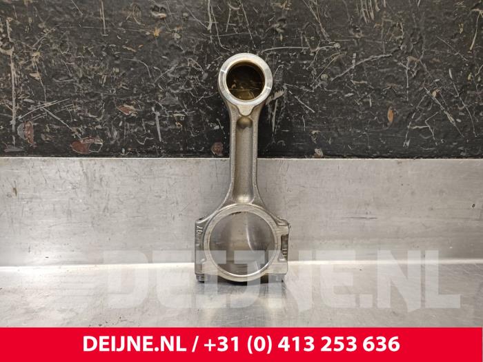 Używane Korbowód Opel Vivaro 1.6 CDTi BiTurbo 125 Cena € 60,50 Z VAT oferowane przez van Deijne Onderdelen Uden B.V.