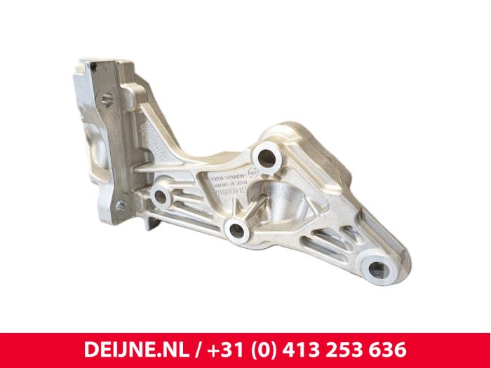 Used Engine mount Volvo XC60 II (UZ) 2.0 B5 Mild Hybrid Geartronic 16V AWD Price € 30,25 Inclusive VAT offered by van Deijne Onderdelen Uden B.V.