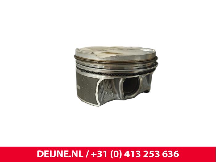Usados Pistón Volvo XC60 II (UZ) 2.0 B5 Mild Hybrid Geartronic 16V AWD Precio € 181,50 IVA incluido ofrecido por van Deijne Onderdelen Uden B.V.