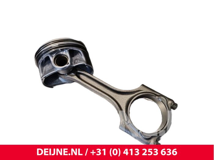 Usados Pistón Volvo XC60 II (UZ) 2.0 B5 Mild Hybrid Geartronic 16V AWD Precio € 181,50 IVA incluido ofrecido por van Deijne Onderdelen Uden B.V.