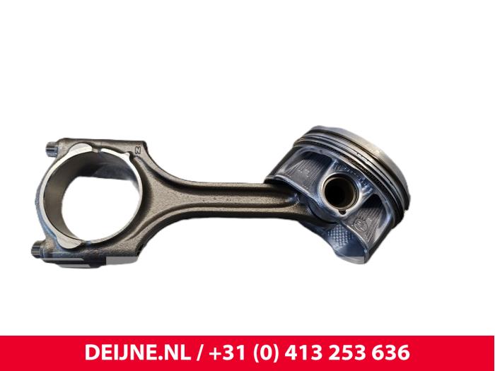 Usados Pistón Volvo XC60 II (UZ) 2.0 B5 Mild Hybrid Geartronic 16V AWD Precio € 181,50 IVA incluido ofrecido por van Deijne Onderdelen Uden B.V.