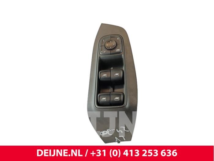 Usados Interruptor de ventanilla eléctrica MG MG5 Electric Long Range 61 kWh Precio € 102,85 IVA incluido ofrecido por van Deijne Onderdelen Uden B.V.
