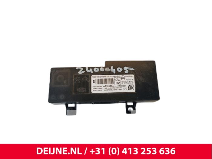 Używane Modul Bluetooth Opel Vivaro 1.5 CDTI 102 Cena € 48,40 Z VAT oferowane przez van Deijne Onderdelen Uden B.V.