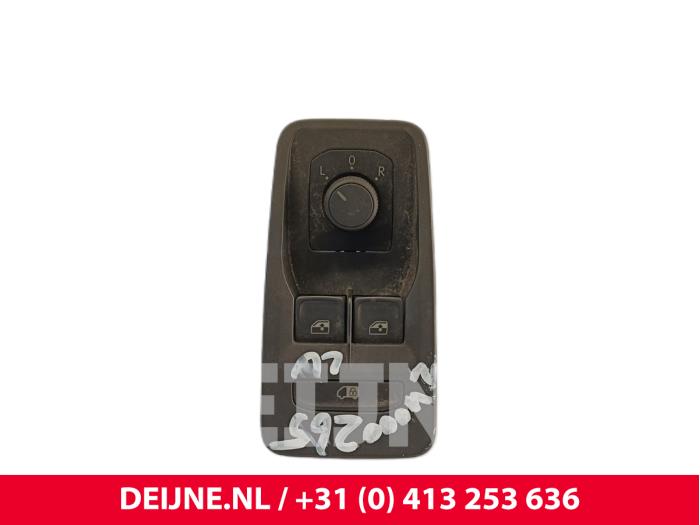 Usados Interruptor de ventanilla eléctrica Volkswagen Caddy Cargo V (SBA/SBH) 2.0 TDI BlueMotionTechnology Precio € 48,40 IVA incluido ofrecido por van Deijne Onderdelen Uden B.V.