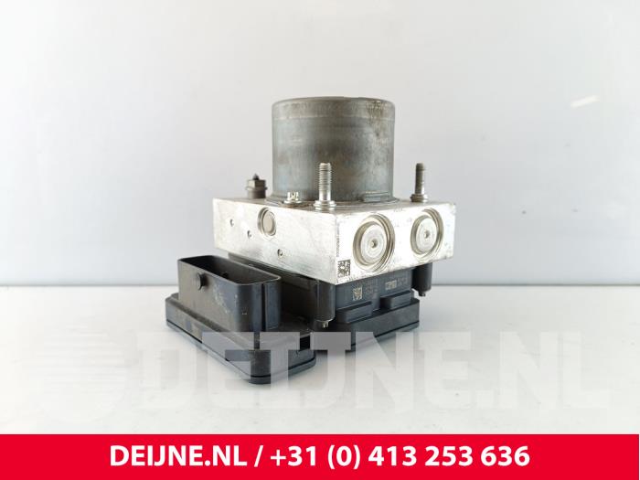 Używane Pompa ABS Volkswagen Crafter (SY) 2.0 TDI FWD Cena € 296,45 Z VAT oferowane przez van Deijne Onderdelen Uden B.V.